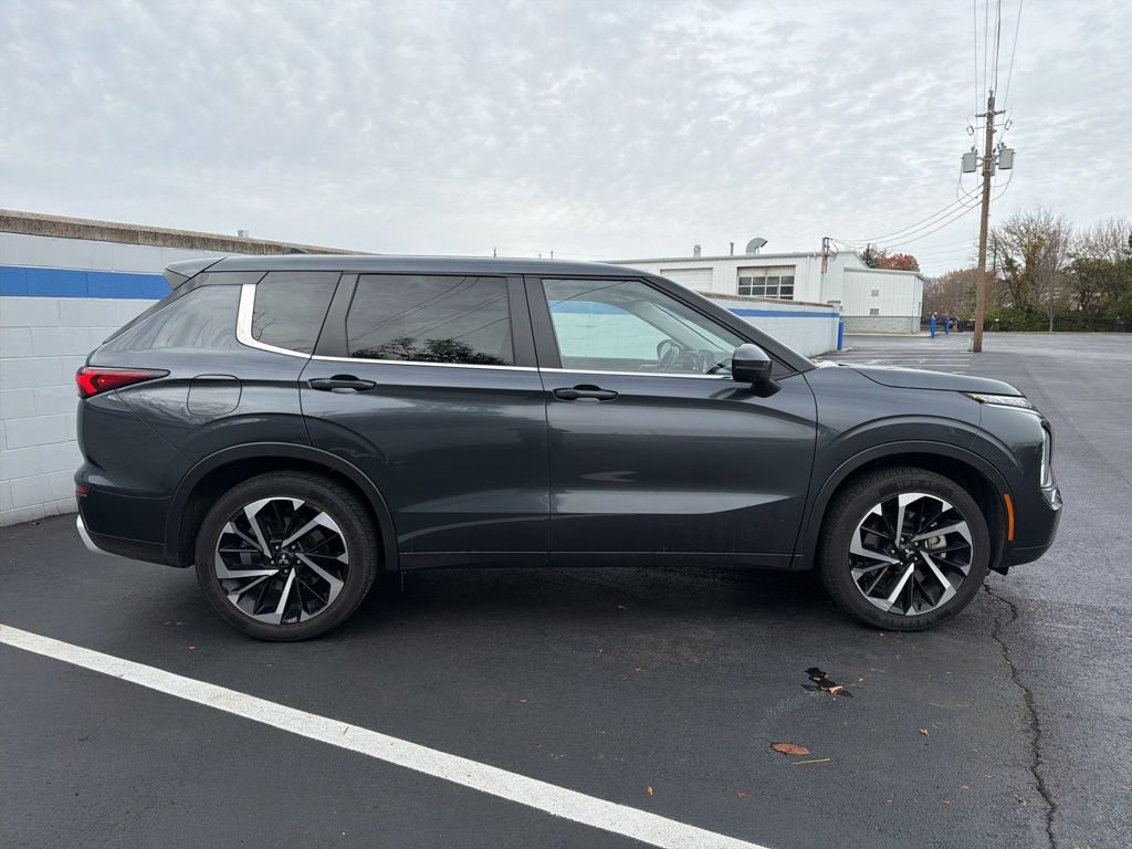Used 2024 Mitsubishi Outlander SE image 6