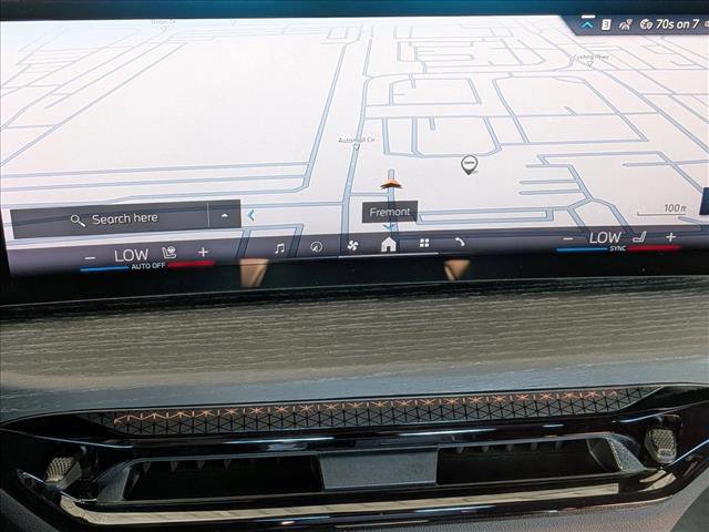 Used 2025 BMW 330i Sedan w/ Premium Package image 13