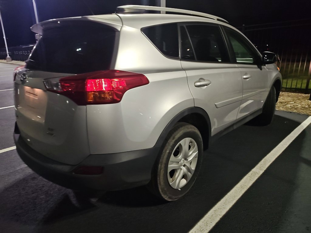 Used 2015 Toyota RAV4 LE AWD/4WD image 4