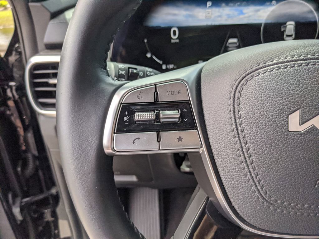 Used 2025 Kia Telluride SX w/ SX Captain's Chair Package image 30