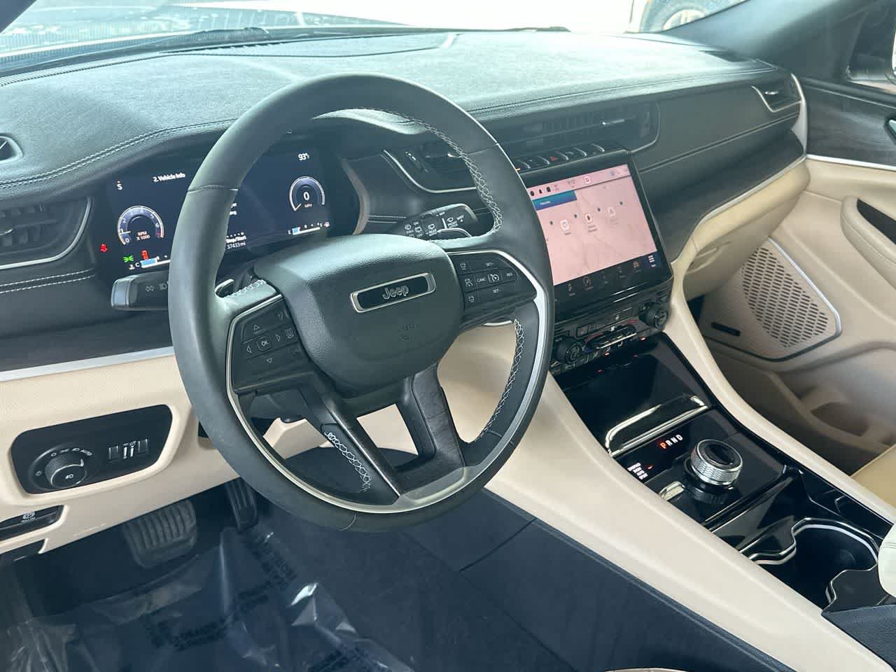 Used 2023 Jeep Grand Cherokee L Limited AWD/4WD image 13