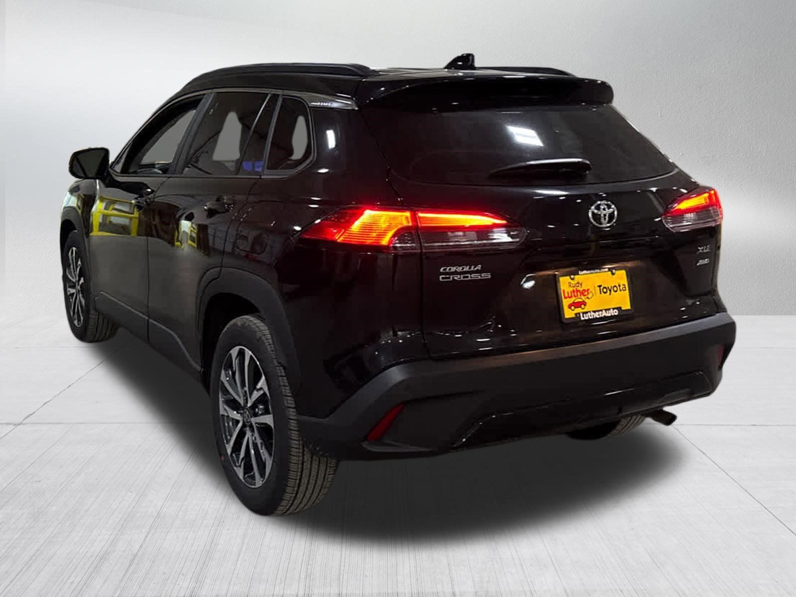 Used 2025 Toyota Corolla Cross XLE AWD/4WD image 4