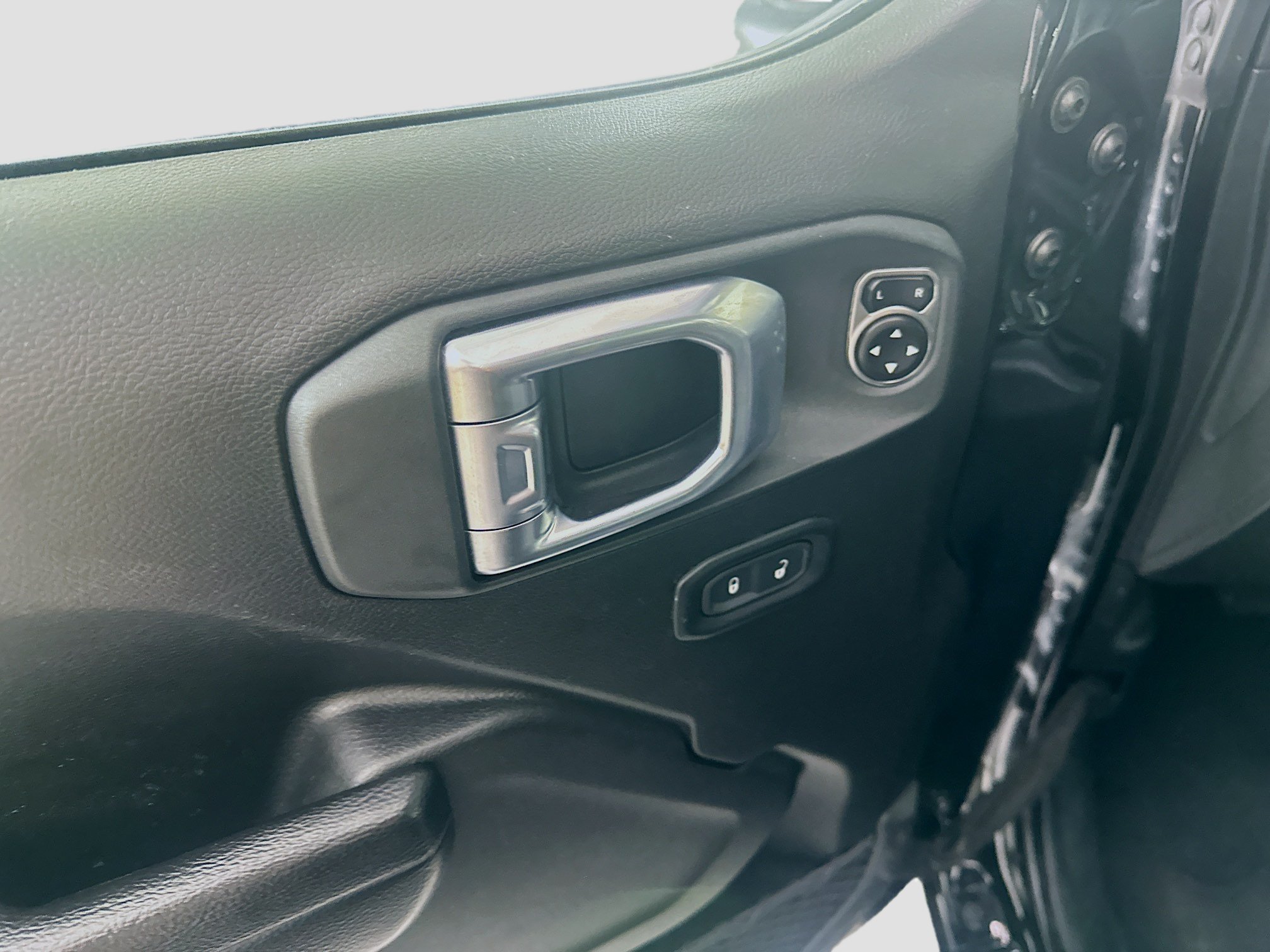 Used 2024 Jeep Wrangler Unlimited AWD/4WD image 15
