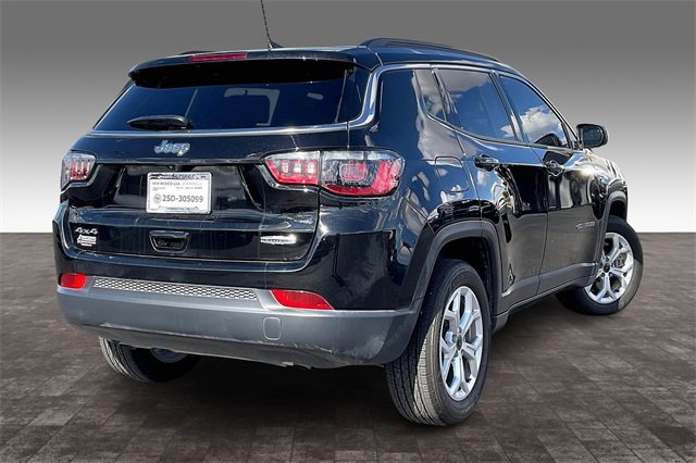 Used 2025 Jeep Compass Latitude image 2