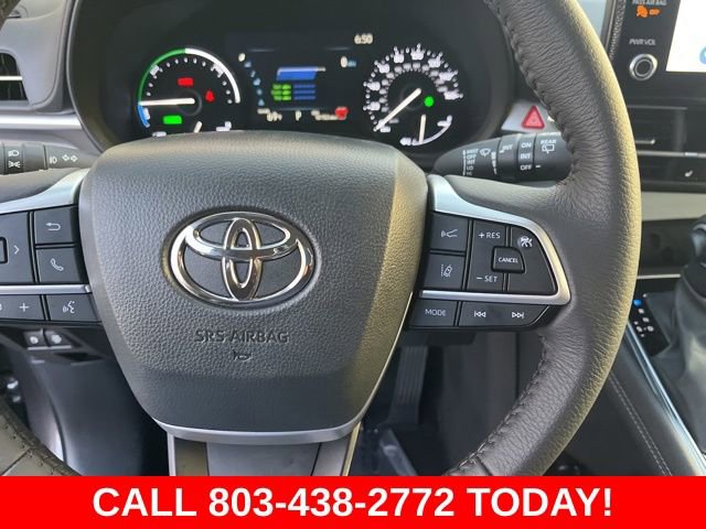 Used 2025 Toyota Sienna XLE image 19