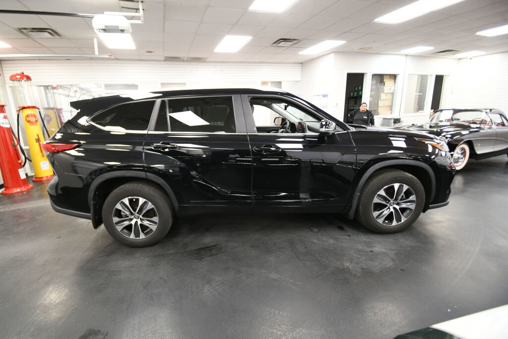Certified 2023 Toyota Highlander XLE image 8