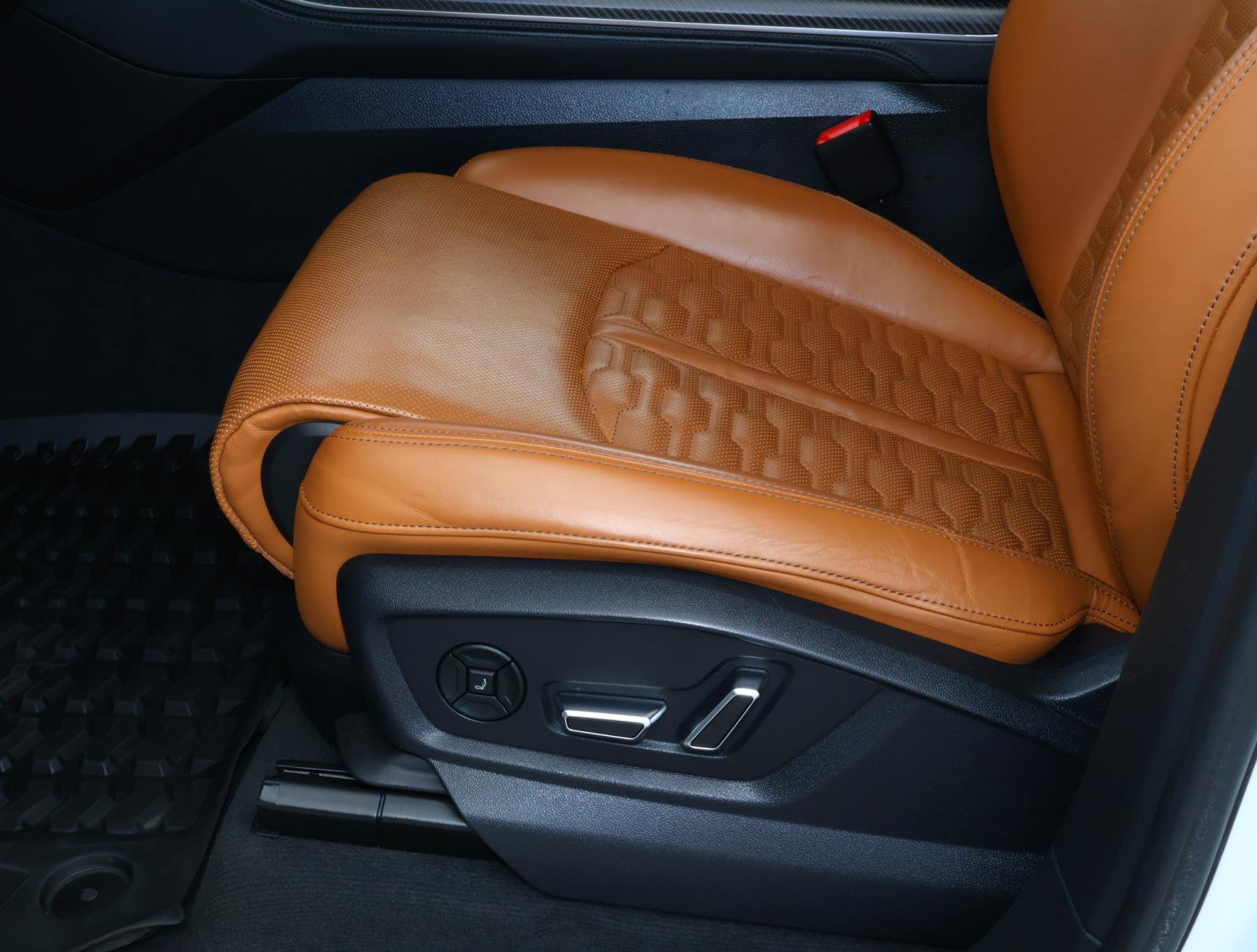 Used 2024 Audi RS Q8 w/ Black Optic Package image 16