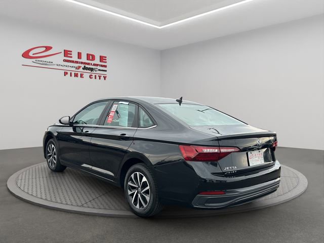 Used 2022 Volkswagen Jetta S image 4