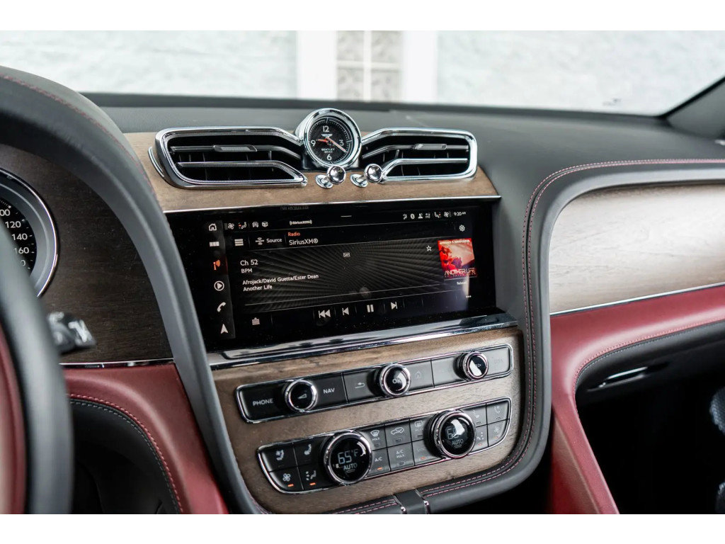 Used 2024 Bentley Bentayga Extended Wheelbase image 66