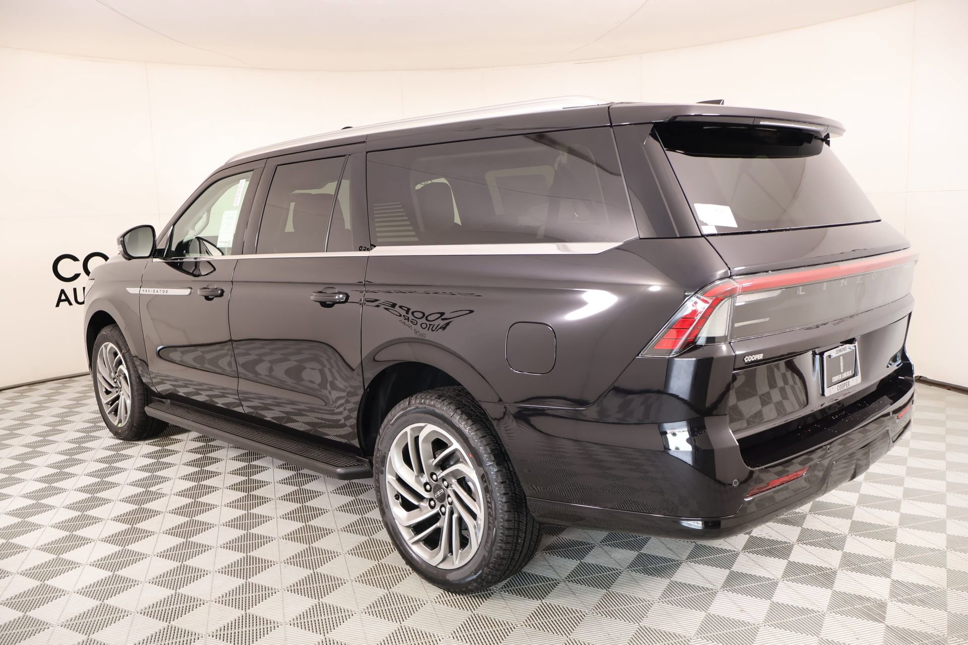 New 2026 Lincoln Navigator L Premier AWD/4WD image 23