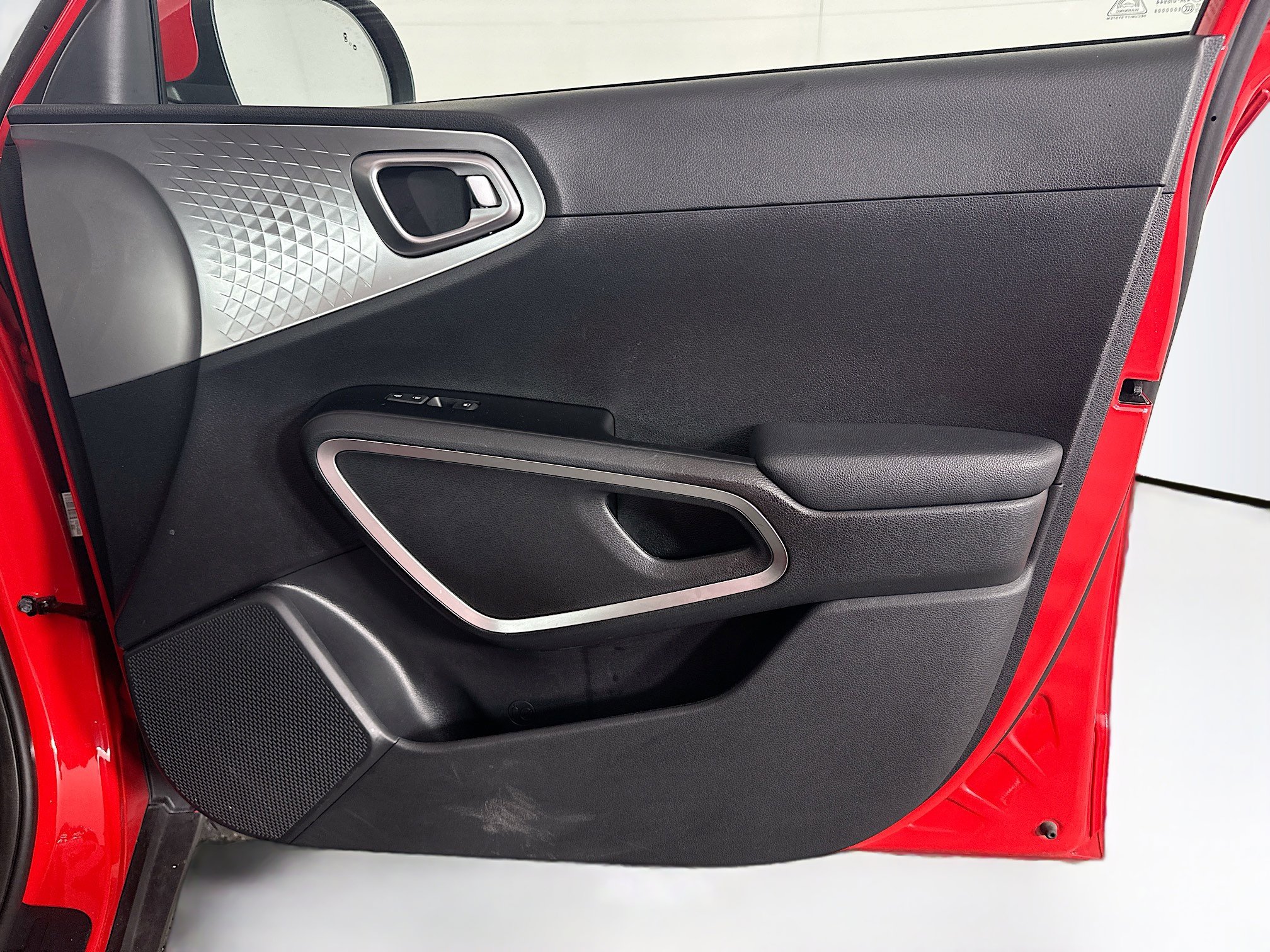 Used 2025 Kia Soul LX w/ LX Technology Package FWD image 30