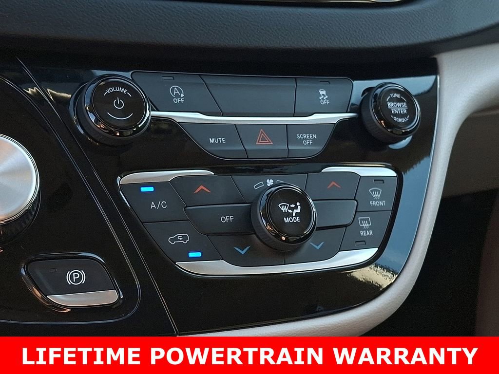 Used 2024 Chrysler Voyager LX image 17