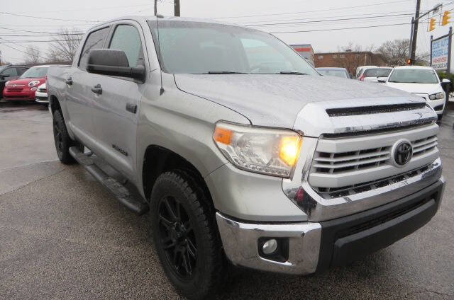 Used 2017 Toyota Tundra SR5 w/ SR5 Upgrade Package image 4