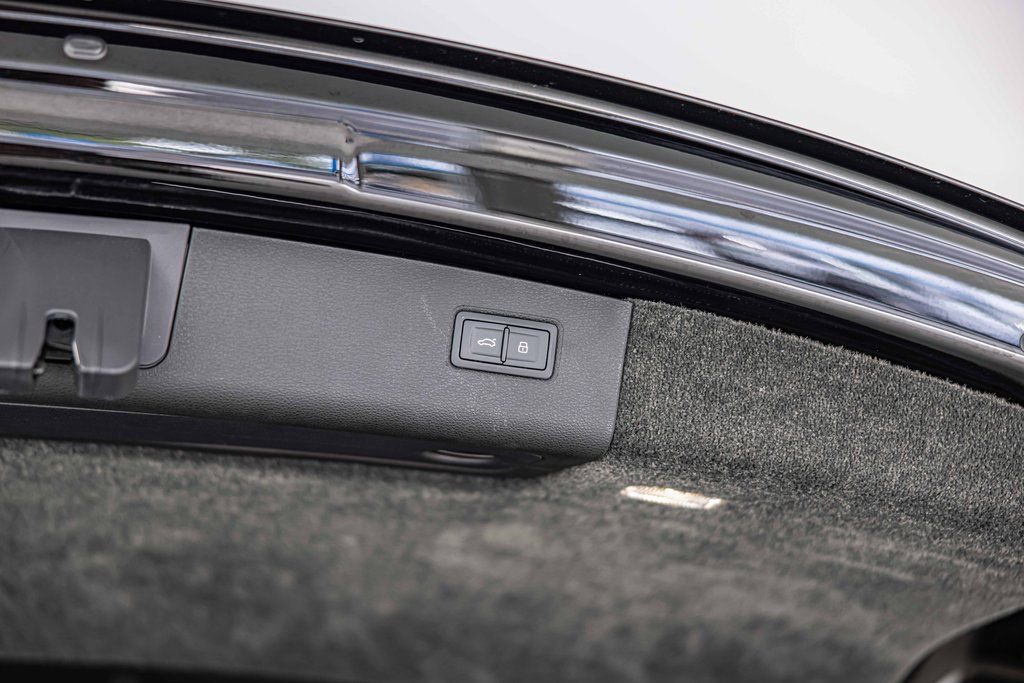 Used 2022 Bentley Bentayga image 17