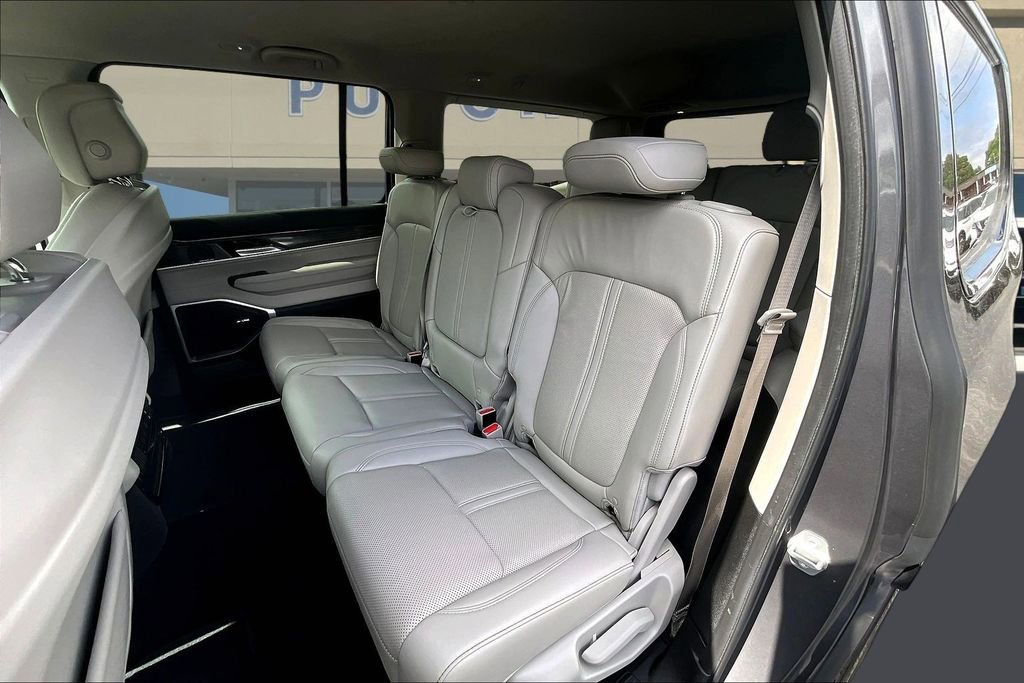 Used 2022 Jeep Wagoneer Series II AWD/4WD image 23