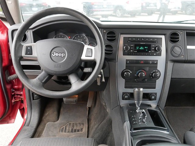 Used 2010 Jeep Commander Sport image 23