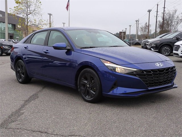 Certified 2022 Hyundai Elantra SEL w/ Preferred Accessory Package image 3