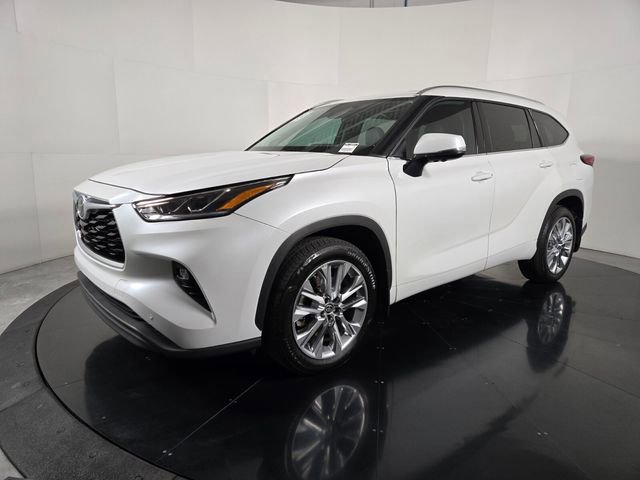 Used 2023 Toyota Highlander Limited image 2