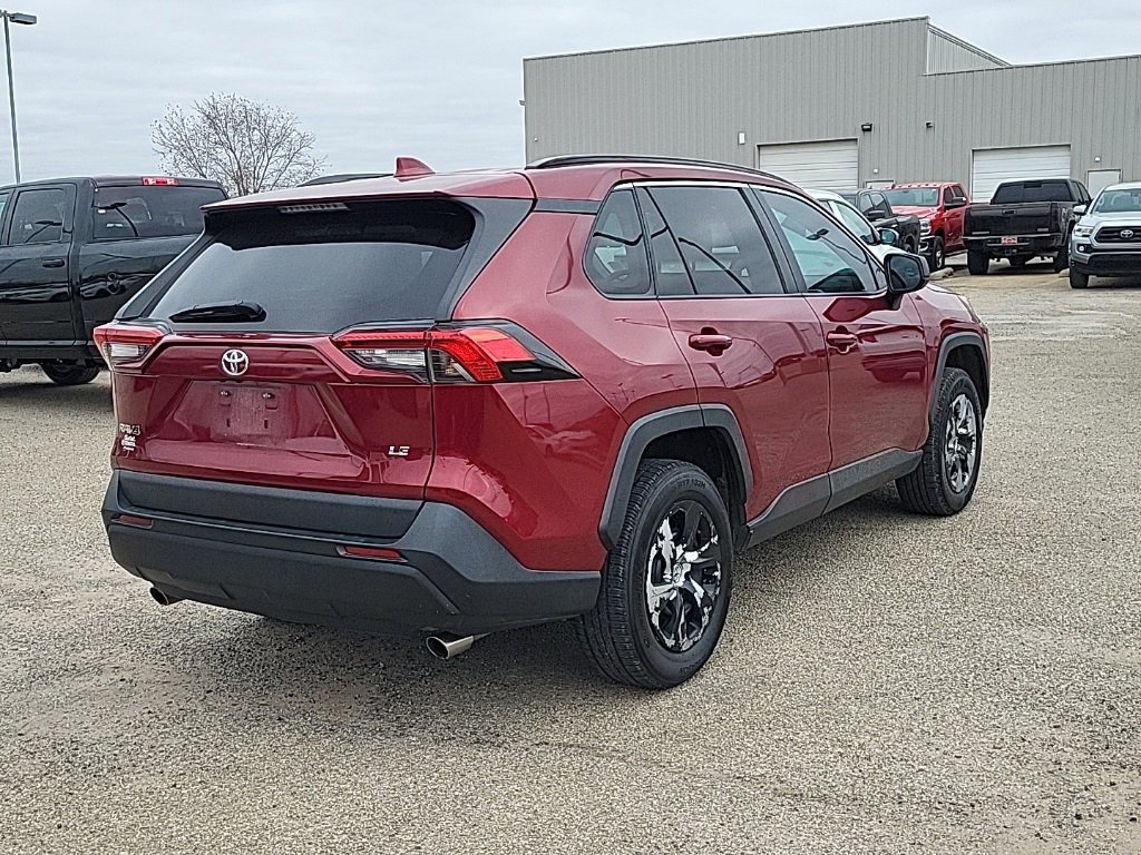 Used 2021 Toyota RAV4 LE image 2
