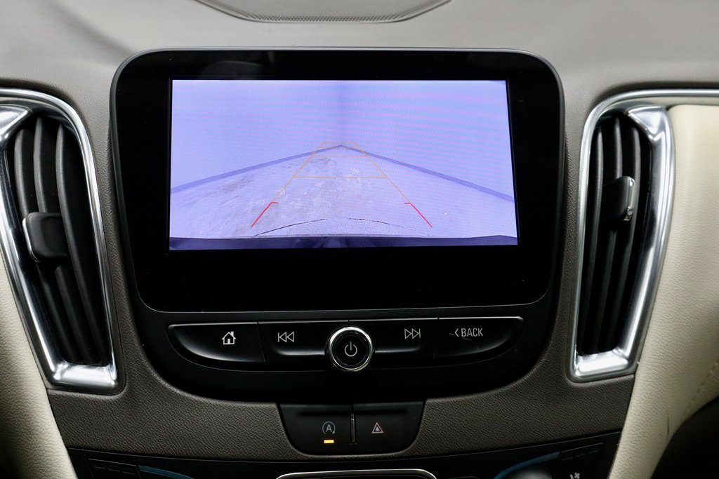 Used 2024 Chevrolet Malibu LT image 2