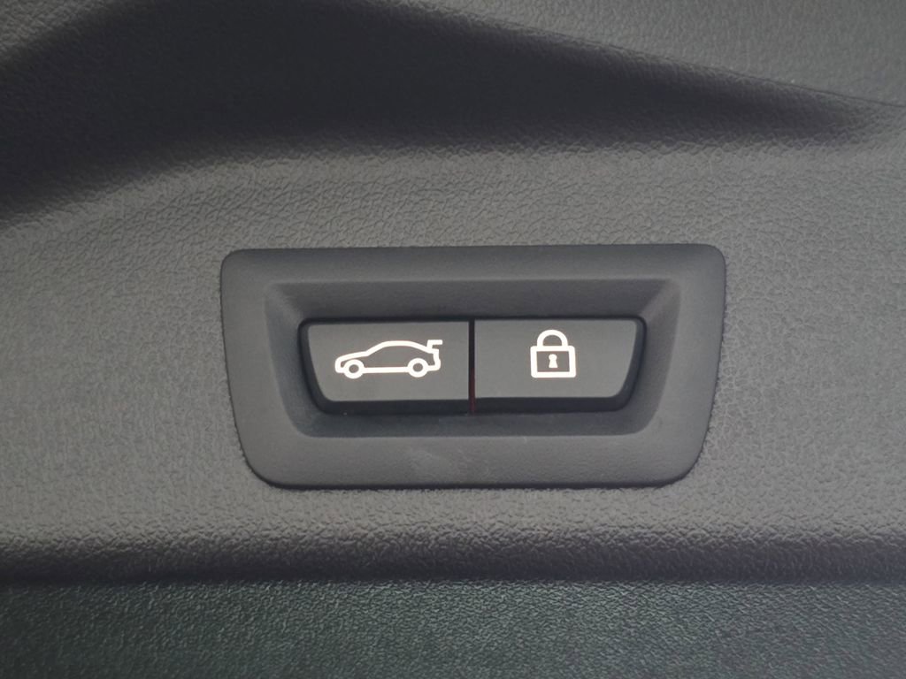 Used 2020 BMW X5 M50i AWD/4WD image 16