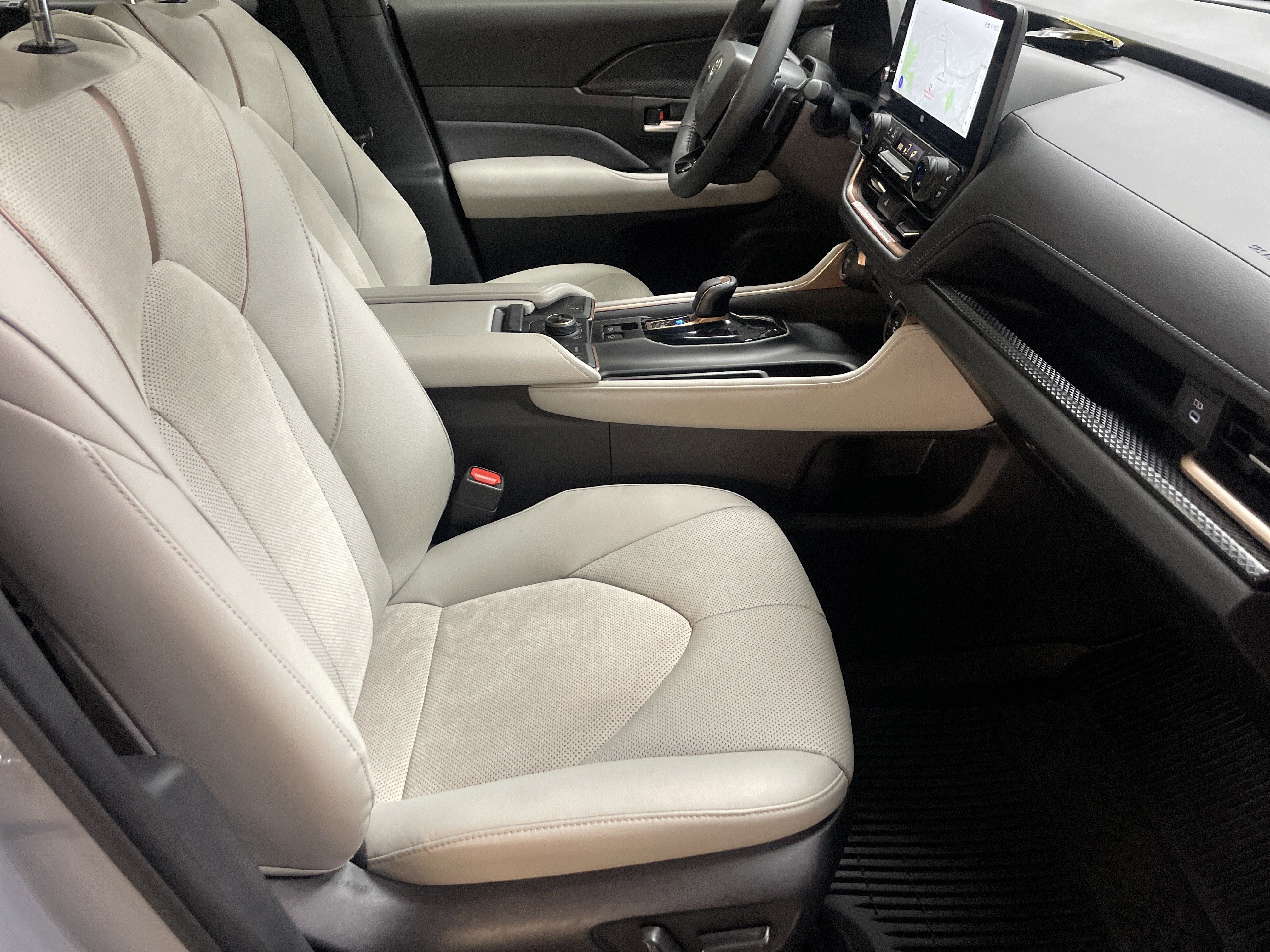 Used 2026 Toyota Grand Highlander AWD Hybrid image 34