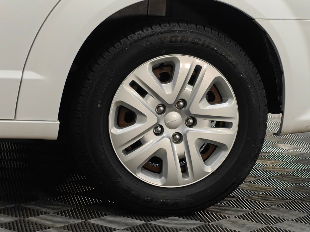 Used 2019 Dodge Grand Caravan SE FWD image 40