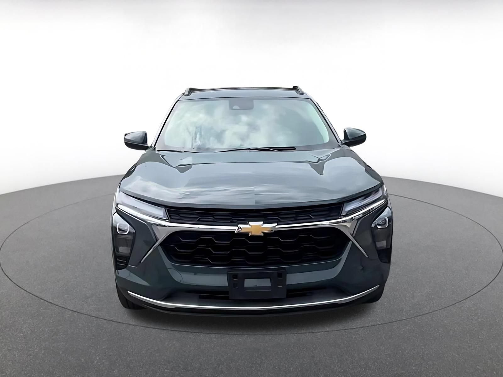 Used 2025 Chevrolet Trax LT FWD image 5