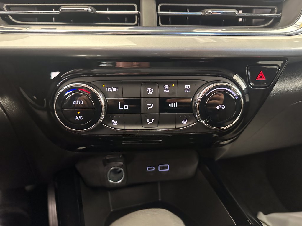 Used 2026 Chevrolet Trax LT w/ LT Convenience Package FWD image 16