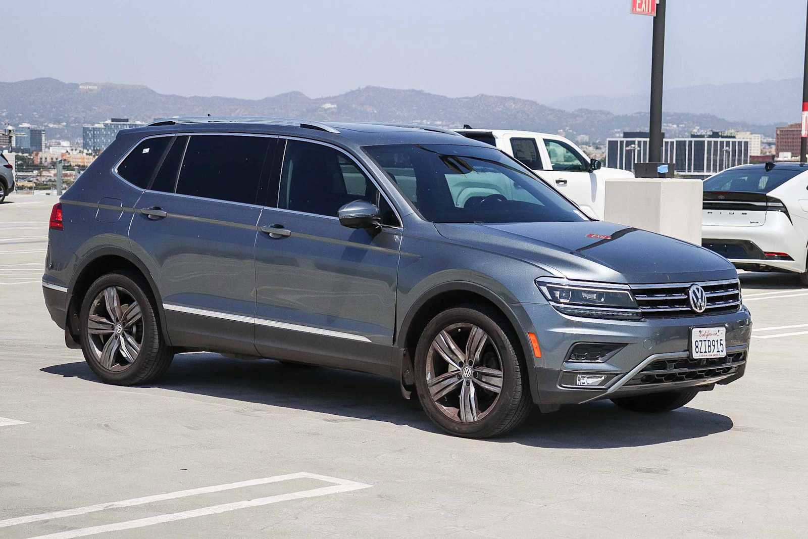 Used 2018 Volkswagen Tiguan SEL Premium FWD image 3