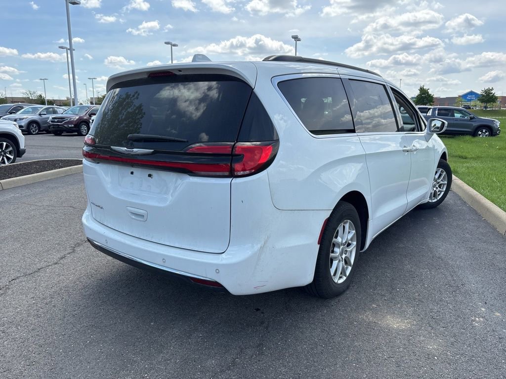 Used 2022 Chrysler Pacifica Touring-L FWD image 10