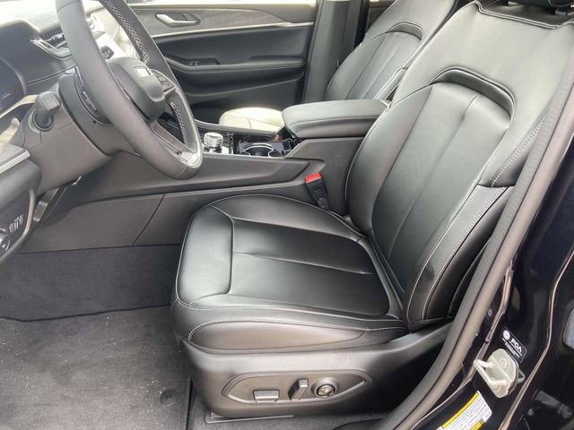 Used 2023 Jeep Grand Cherokee Limited image 14