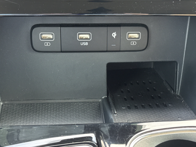 Used 2024 Kia Carnival EX FWD image 28