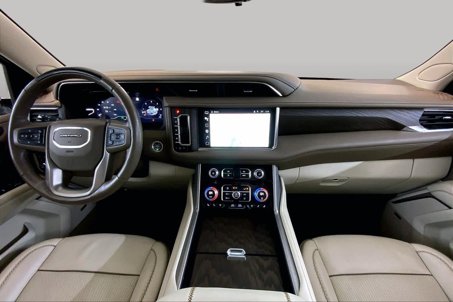 Used 2023 GMC Yukon XL Denali w/ Advanced Technology Package AWD/4WD image 15