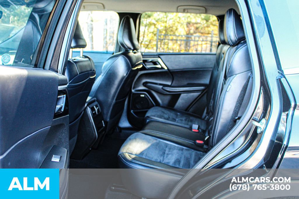 Used 2025 Mitsubishi Outlander SE image 18