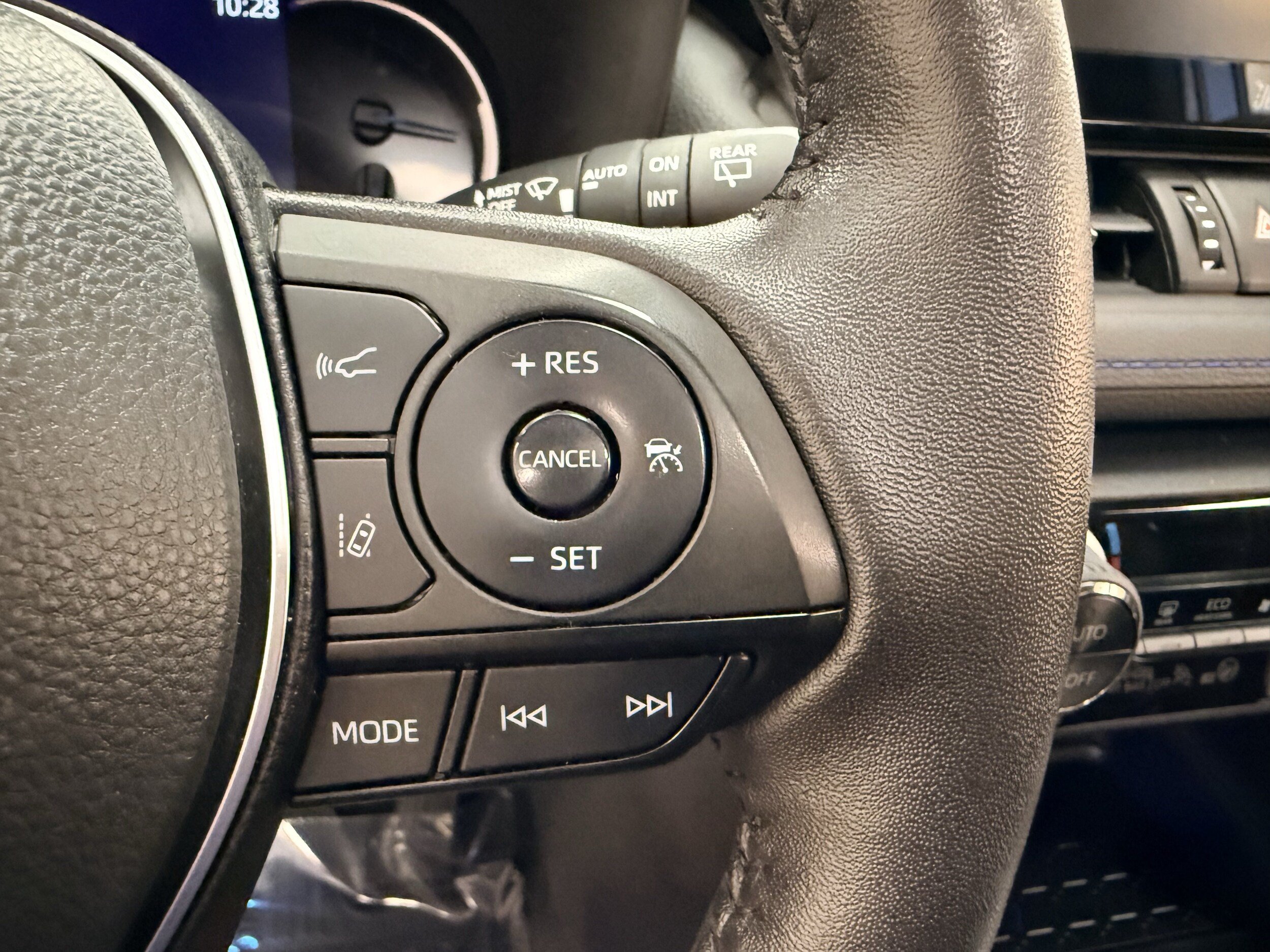 Used 2022 Toyota RAV4 XSE AWD/4WD image 32