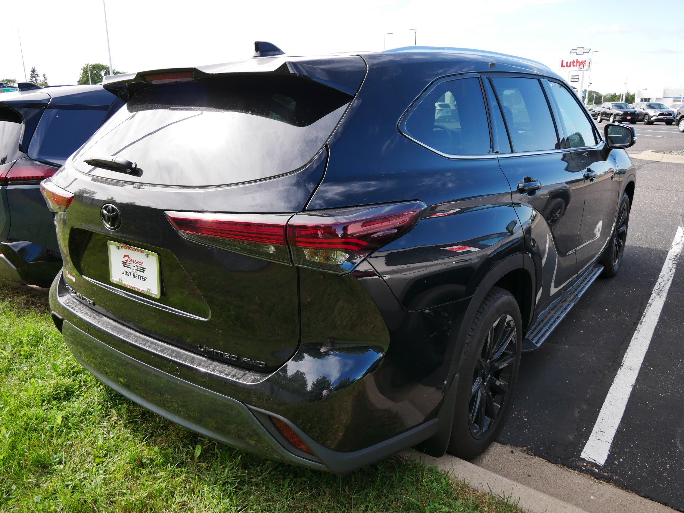 Used 2026 Toyota Highlander Limited AWD/4WD image 5
