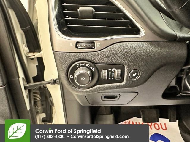Used 2019 Jeep Cherokee Overland w/ Technology Group image 34