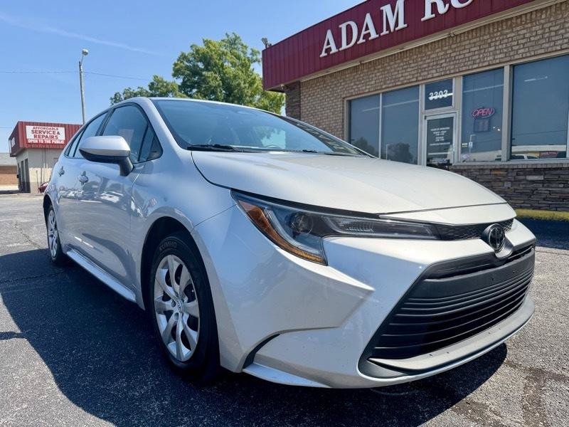 Used 2023 Toyota Corolla LE FWD image 2