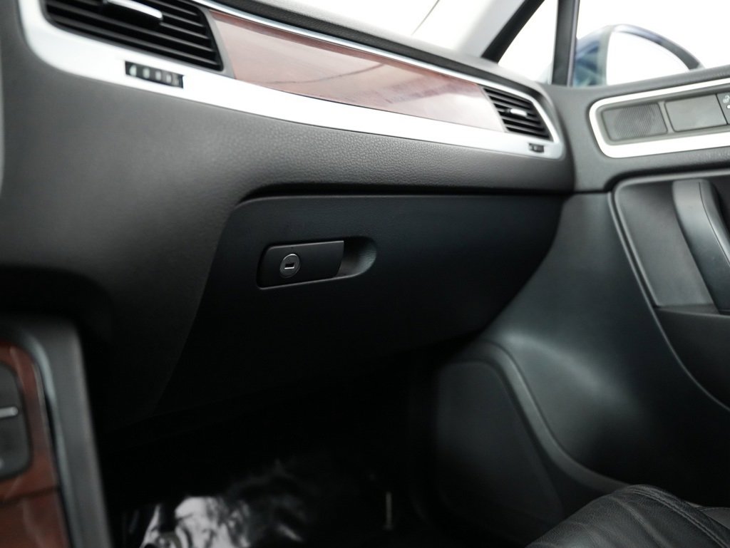 Used 2013 Volkswagen Touareg VR6 image 55