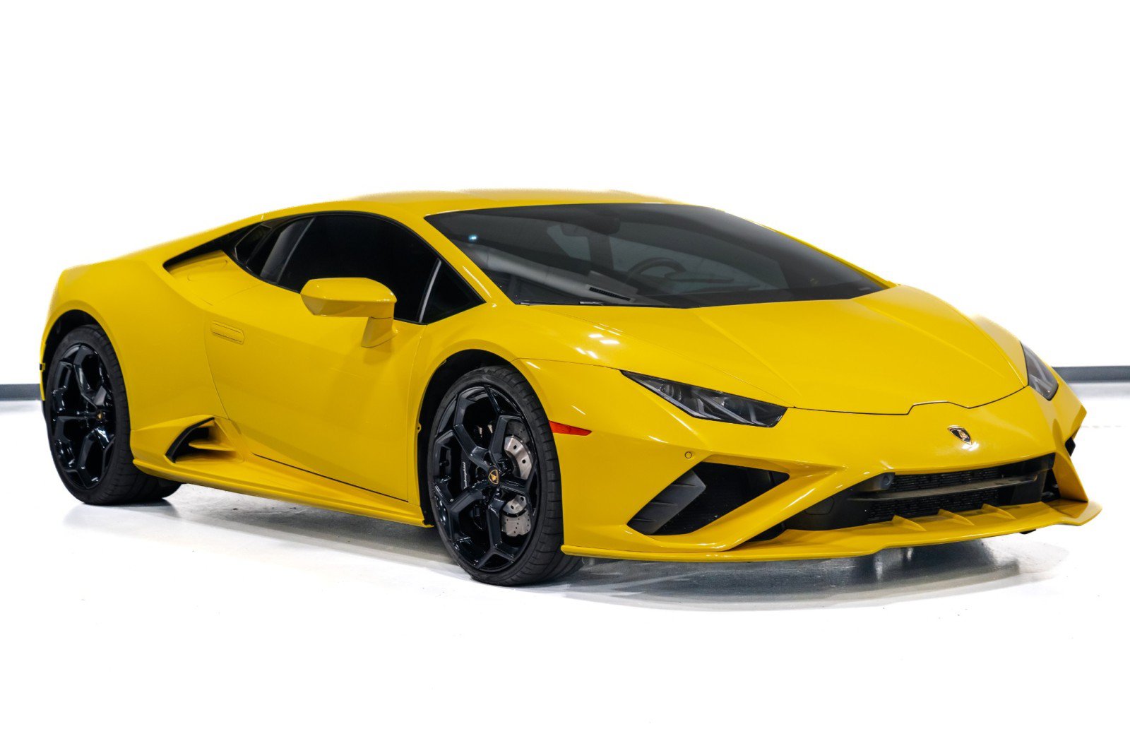 Used 2021 Lamborghini Huracan EVO RWD image 2