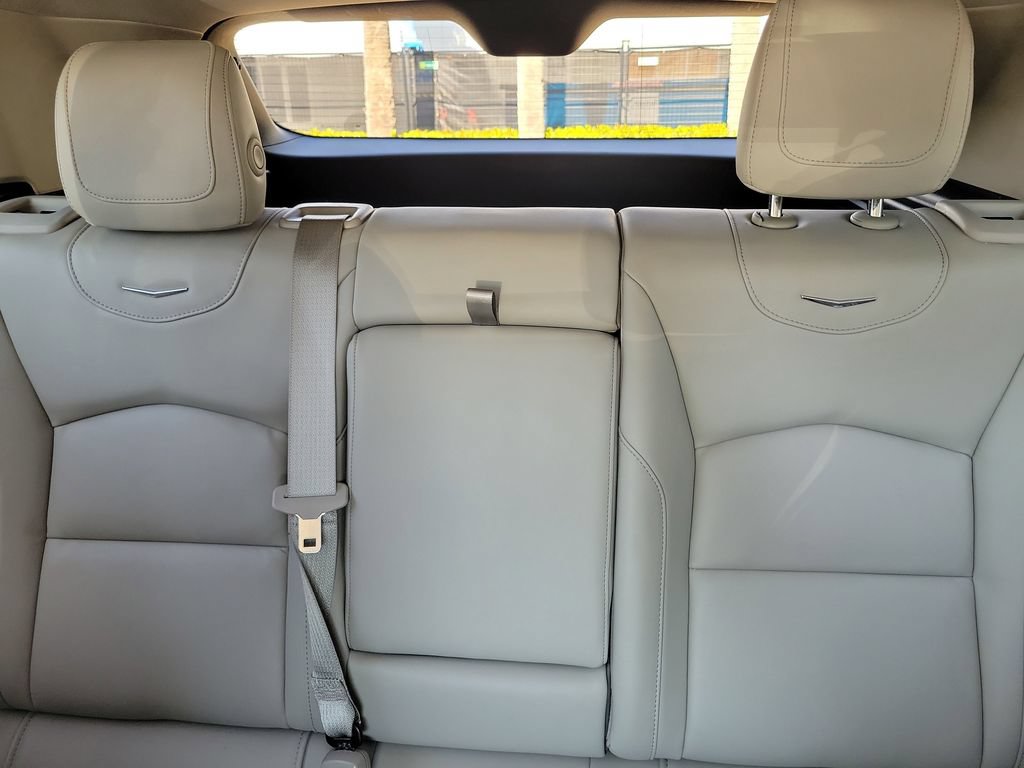 Used 2023 Cadillac XT4 Luxury w/ Cold Weather Package FWD image 17