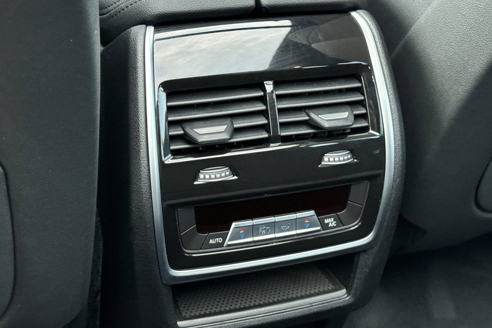 Used 2022 BMW X5 xDrive40i w/ Parking Assistance Package image 31