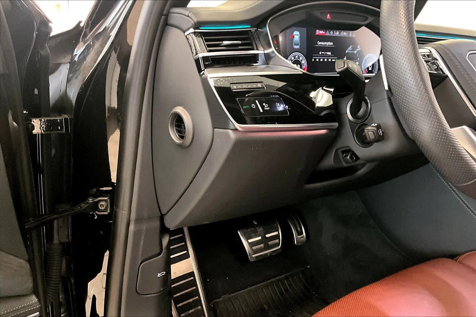 Used 2025 Audi S8 w/ Executive Package AWD/4WD image 29