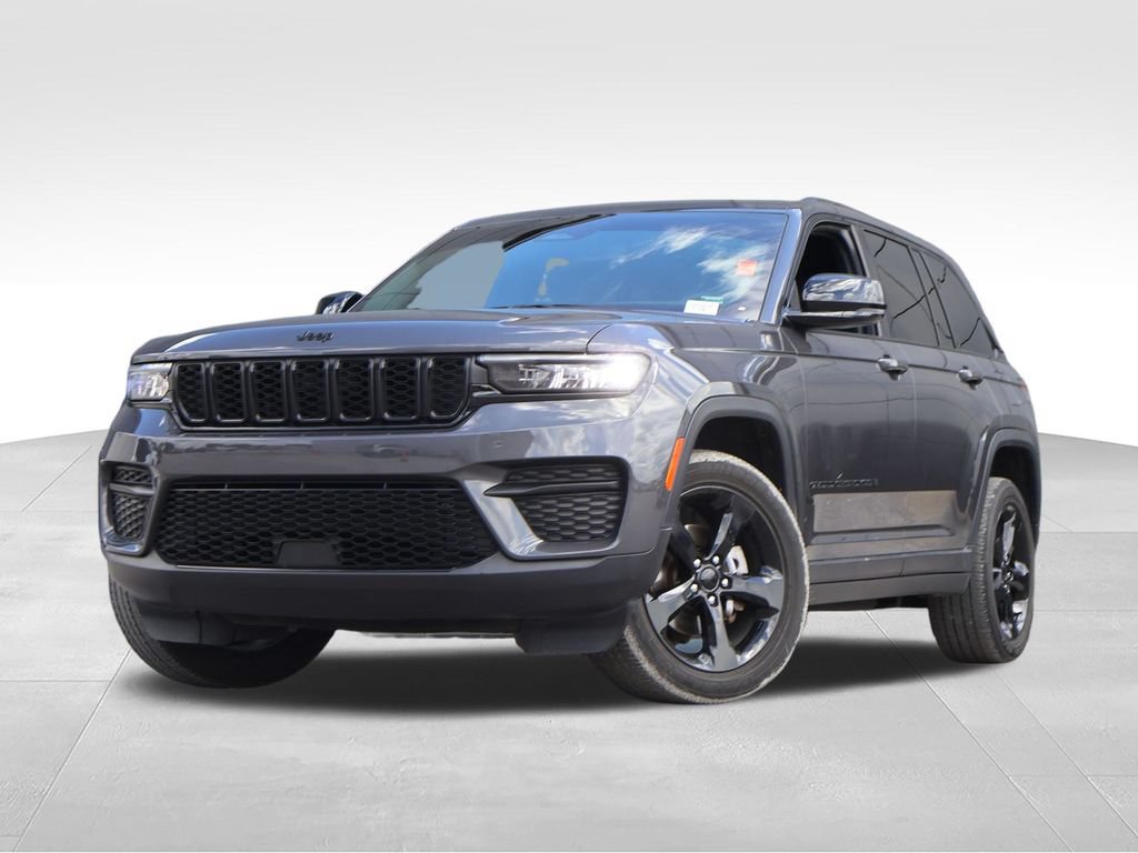 Used 2023 Jeep Grand Cherokee Altitude AWD/4WD image 1
