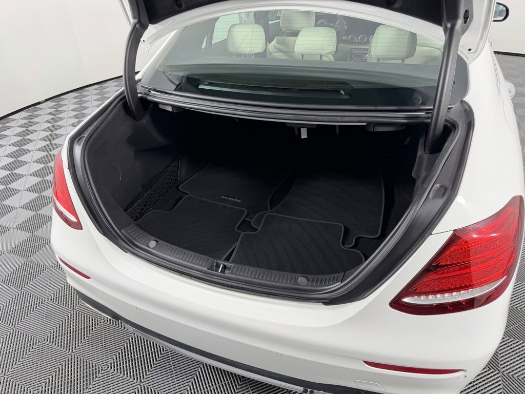 Used 2018 Mercedes-Benz E 300 4MATIC image 28