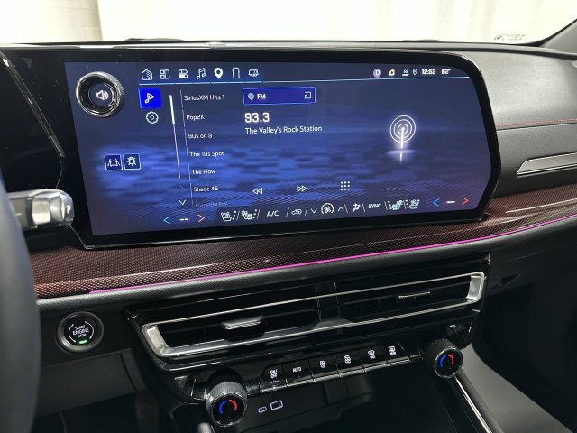 Used 2025 Chevrolet Traverse RS FWD image 11