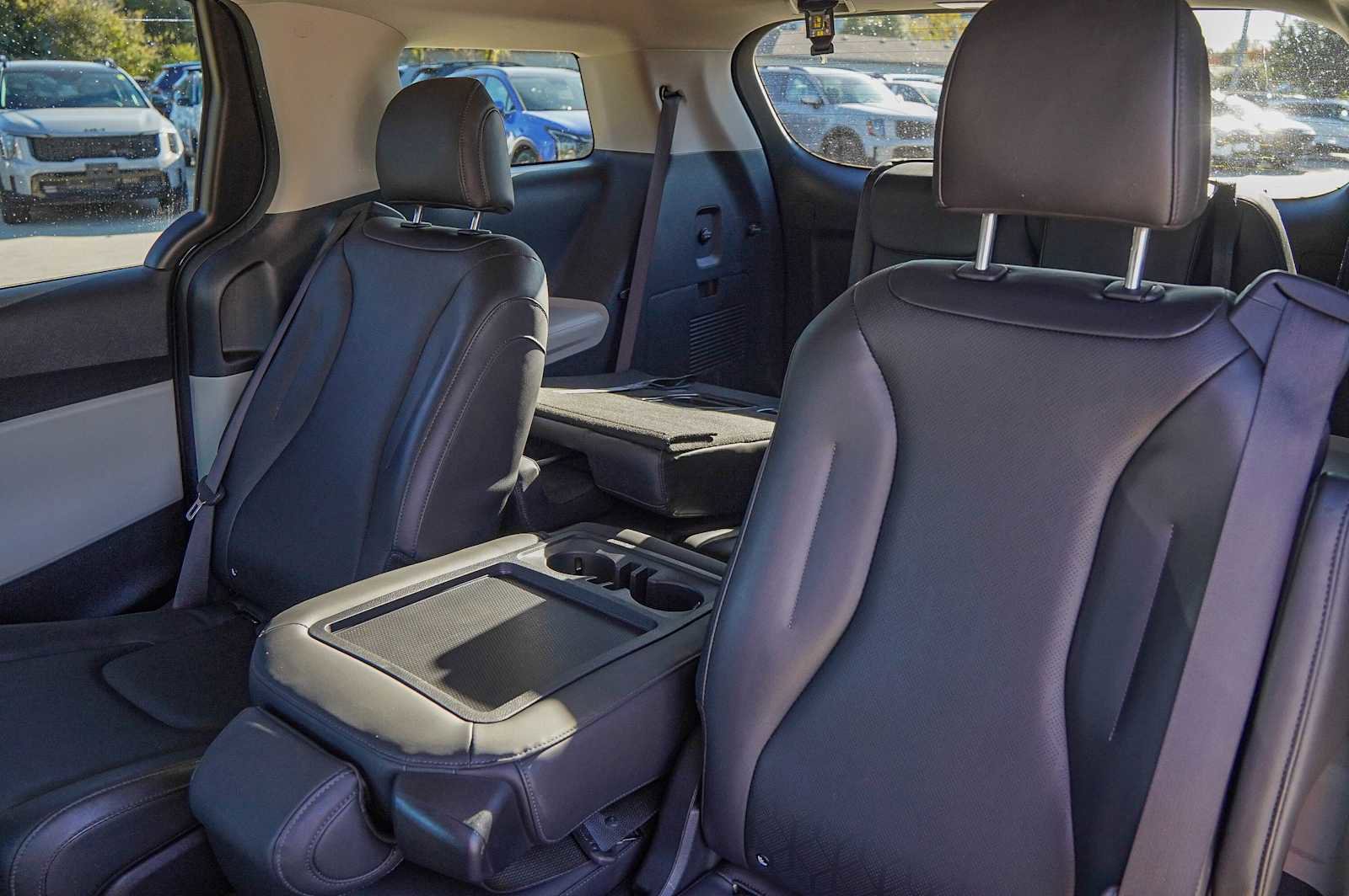 Certified 2024 Kia Carnival LX image 31