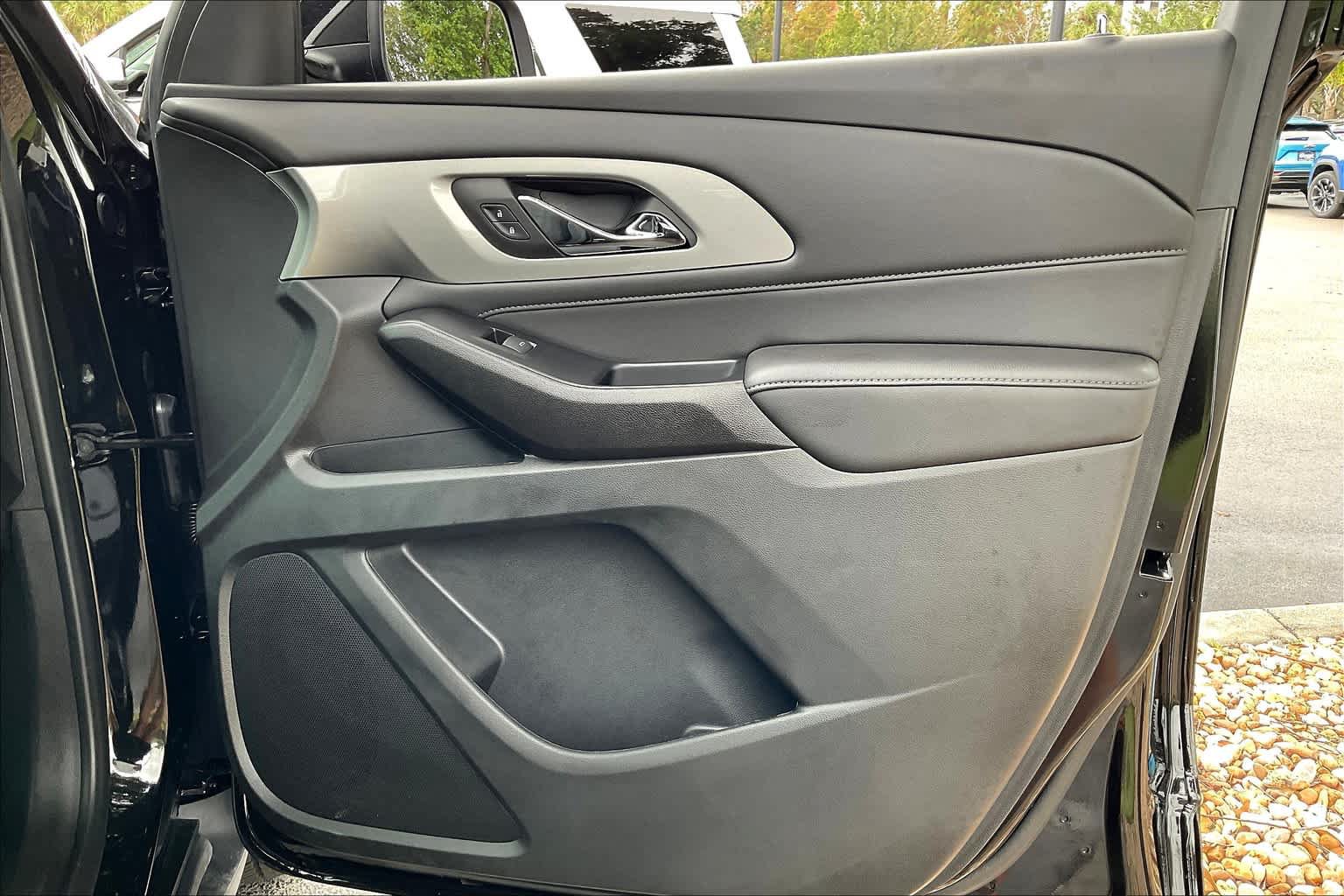 Used 2023 Chevrolet Traverse LT FWD image 23