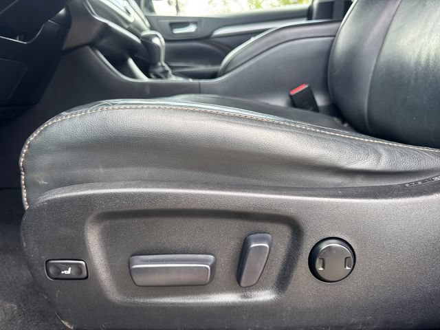 Used 2015 Toyota Highlander XLE AWD/4WD image 15